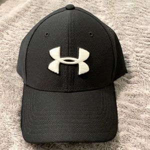 Excellent condition! Under Armour men’s fitted hat size M/L